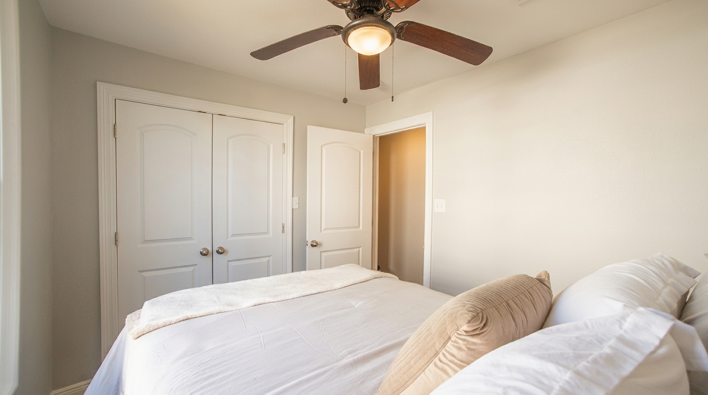 Queen bedroom with premium linens